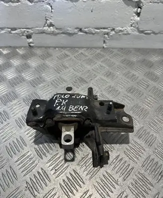 Volkswagen Polo V 6R Engine mount bracket 6Q0199555