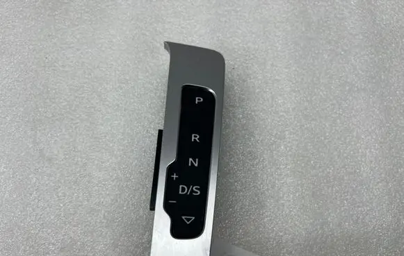 Audi Q2 - Gear shift selector indicator 81C713463
