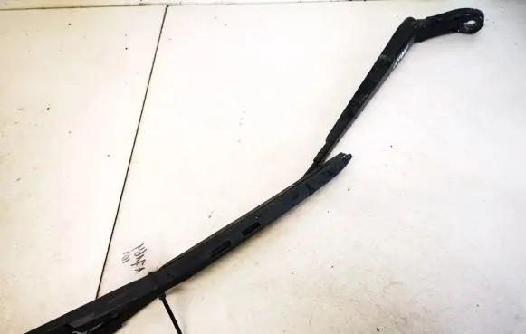 Peugeot 407 Front wiper blade arm