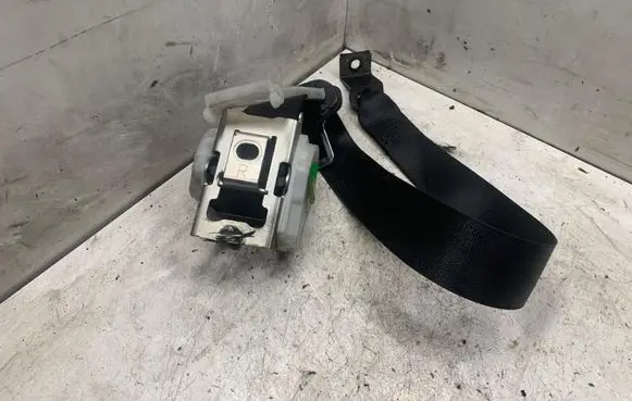 Opel Vectra C Front seatbelt 3044726628
