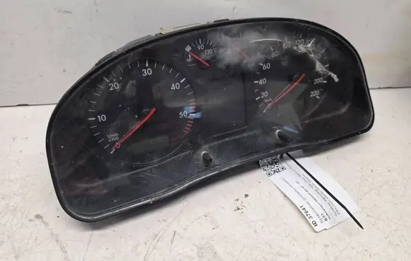 Volkswagen PASSAT B5 Speedometer (instrument cluster) 3B0919861J