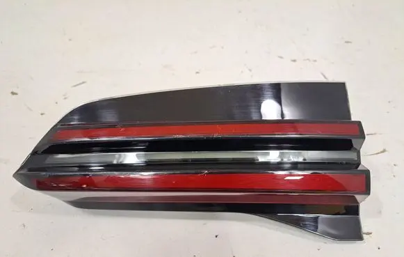 Tailgate rear/tail lights