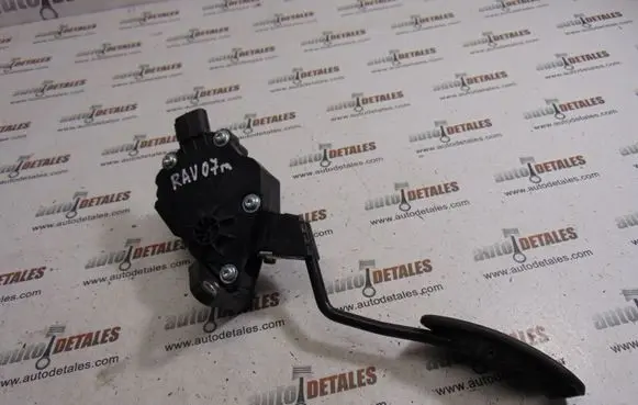 Toyota RAV 4 (XA30) Accelerator throttle pedal 7811042030