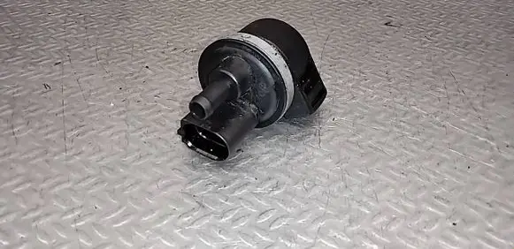 Volkswagen PASSAT B6 Vacuum valve 06D133517B