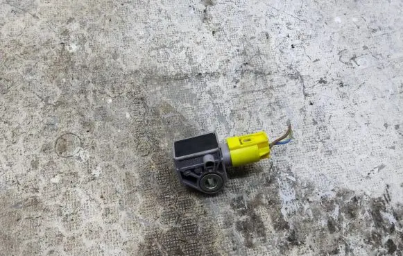 Mercedes-Benz C W205 Airbag deployment crash/impact sensor A2048201985 5WK43584 04896011AB