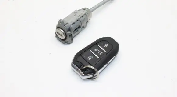 Opel Mokka B Ignition key/card 