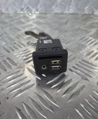 Opel Insignia A USB socket connector 22875066