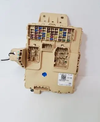 Hyundai Santa Fe Fuse module 91950S2250