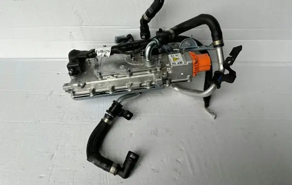 Ford Kuga II Voltage converter/converter module 