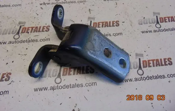 Toyota Avensis T250 Front door upper hinge