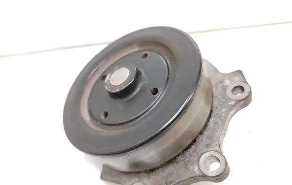 Toyota Avensis T250 Water pump W6R084S 3J17X020