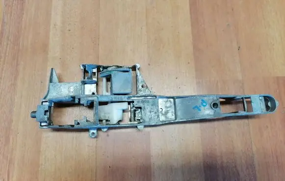 Front door exterior handle/bracket