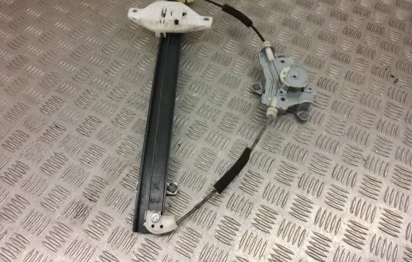 Chevrolet Captiva Front door electric window regulator 824601Y000