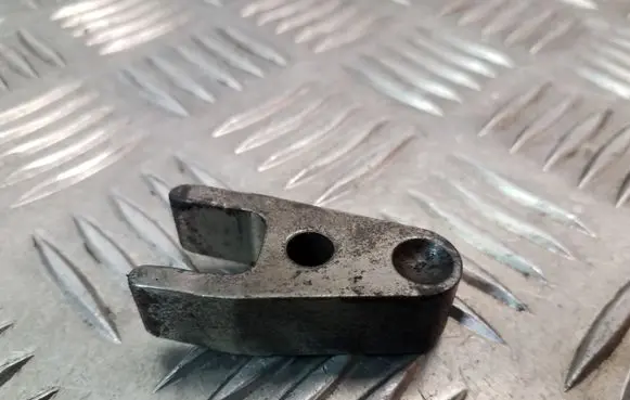 Mercedes-Benz S W221 Fuel Injector clamp holder