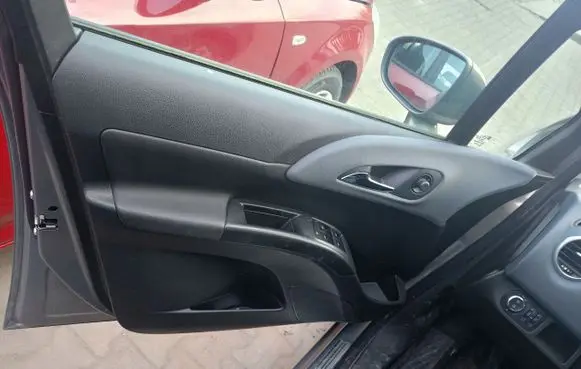 Opel Meriva B Front door card panel trim