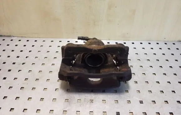 Honda CR-V Front brake caliper