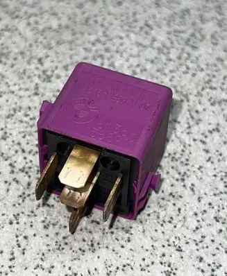 BMW 5 E39 Other relay 1388911