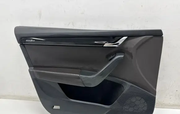 Skoda Octavia Mk3 (5E) Front door card panel trim