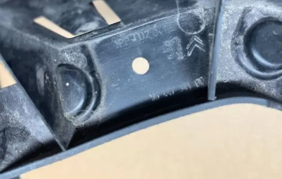 Citroen Berlingo Fender mounting bracket 9644734180