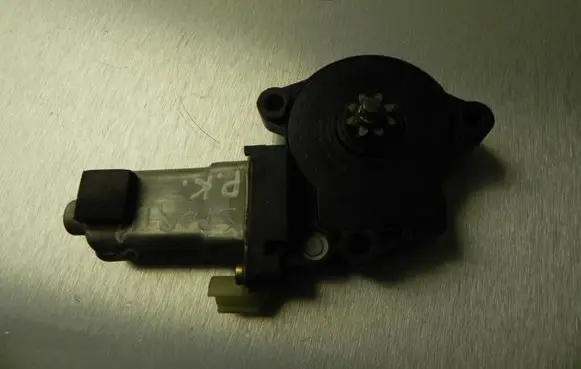KIA Spectra Front door window regulator motor 988101F100 I7151