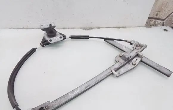 Volkswagen PASSAT B3 Front door manual window regulator 357839402