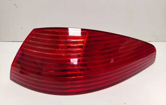 Peugeot 607 Rear/tail lights E29005