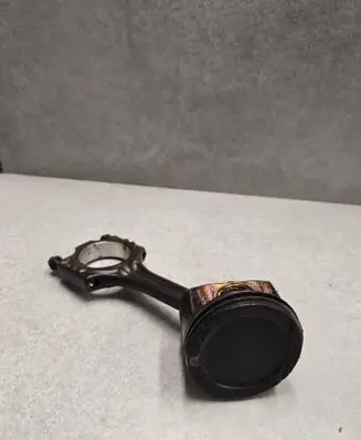 Volkswagen Polo V 6R Piston with connecting rod 032T