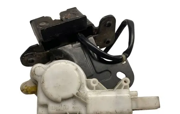 Mazda 3 I Tailgate/trunk/boot lock/catch/latch B6701