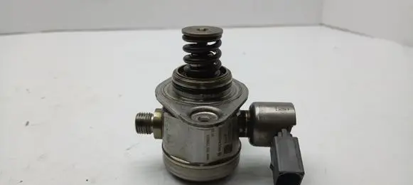 BMW 7 F01 F02 F03 F04 Fuel injection high pressure pump 7595339