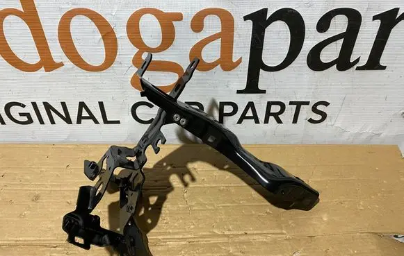 BMW 5 G30 G31 G38 Headlight/headlamp mounting bracket 51647383857