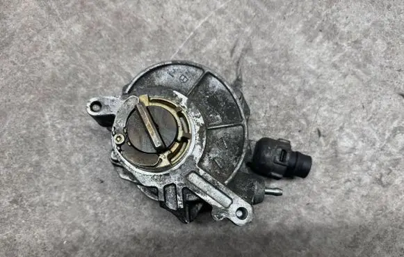 BMW X6 E71 Vacuum pump 7566291 8605976