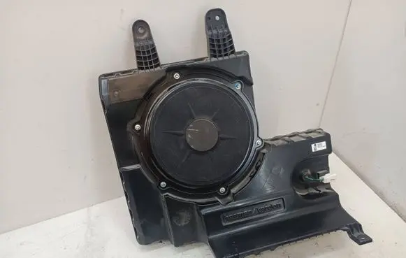 Dodge PickUp RAM SRT-10 Subwoofer speaker 8965000701A P68315544AA