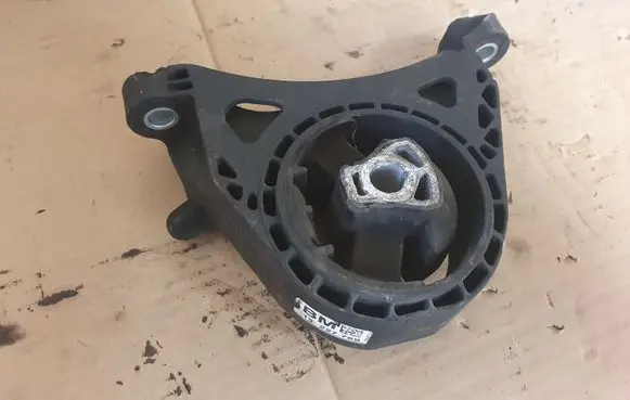 Opel Insignia A Engine mount bracket 13227769