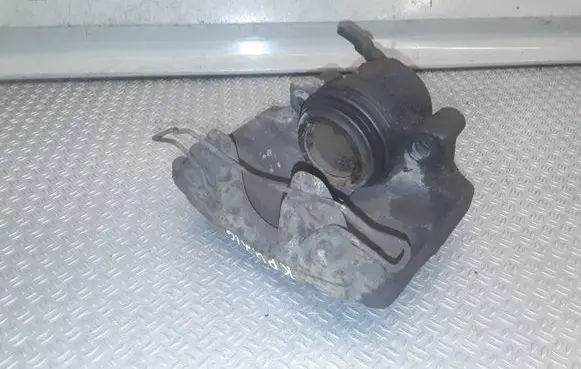 Volkswagen PASSAT B6 Front brake caliper 