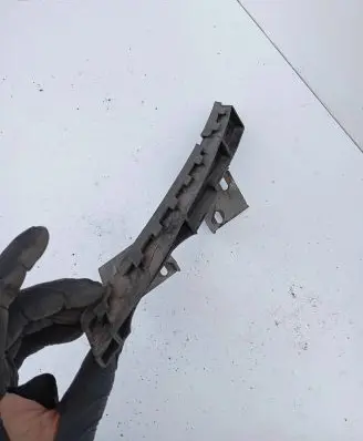 Audi Q7 4L Front bumper mounting bracket 4l0807333