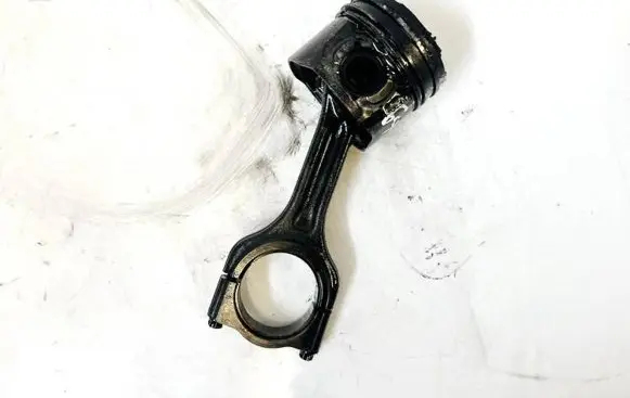 Ford Focus C-MAX Piston with connecting rod