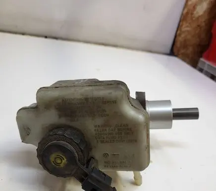 Volkswagen Caddy Master brake cylinder 1K1611301C 03351886321 1K0945459A