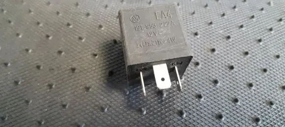 Volkswagen PASSAT B5 Other relay 191953227A