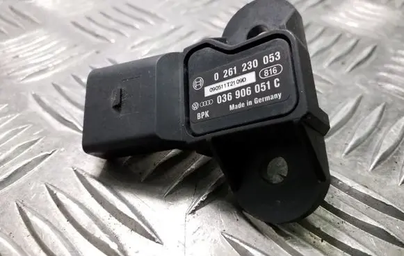 Volkswagen PASSAT B7 Air pressure sensor 036906051C 0261230053