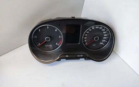 Volkswagen Polo V 6R Speedometer (instrument cluster) 6R0920861F 1020700080