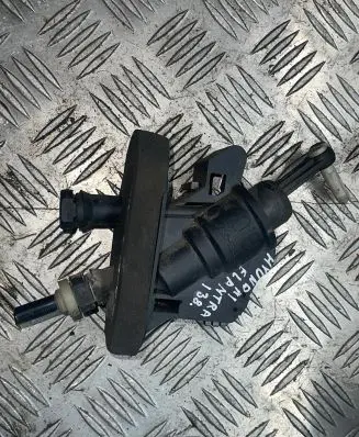 Hyundai Elantra Clutch master cylinder 2S617A543AC