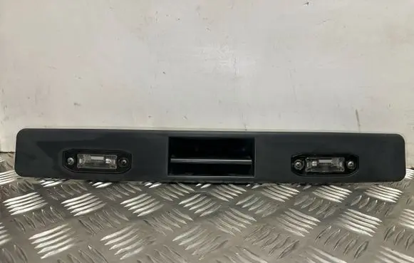 Volvo XC90 Trunk door license plate light bar 30699743