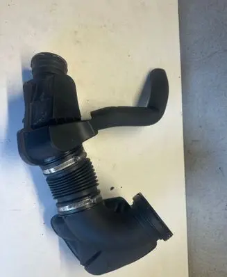 BMW 3 F30 F35 F31 Intake resonator 70604239