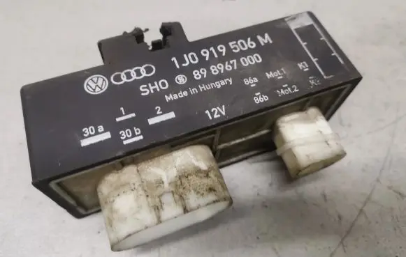 Coolant fan relay