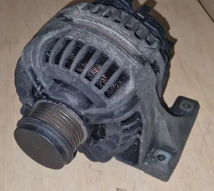 Volvo V70 Generator/alternator 30667894