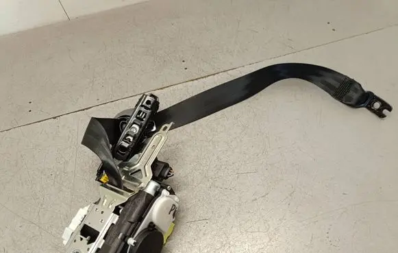 Volkswagen Golf VII Front seatbelt 34120181