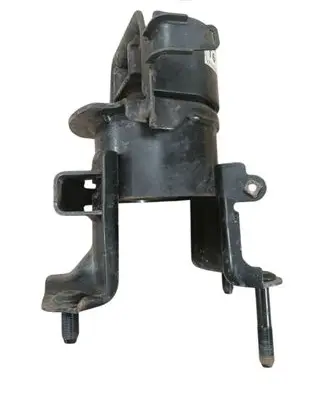Toyota RAV 4 (XA50) Engine mount bracket