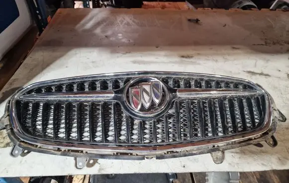 Buick Encore I Front bumper upper radiator grill 42353747