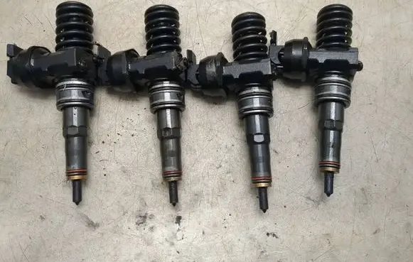 Volkswagen Touran I Fuel injectors set 0414720312