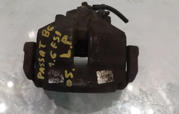 Volkswagen PASSAT B6 Front brake caliper